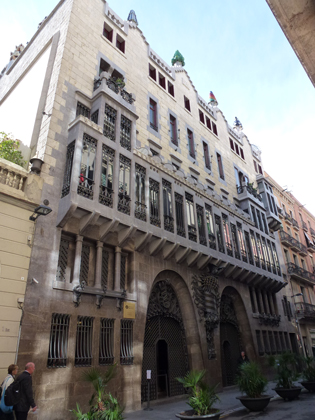 Lo palais Guell (palau Güell en Catalan)