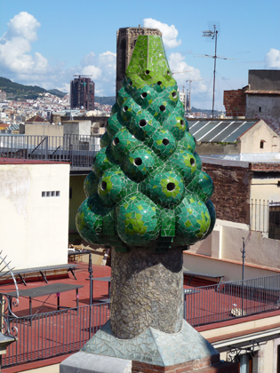 Chaminèia dau palau Güell.