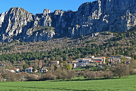 vue_sur_le_village_de_seranon_depuis_la_route_napoleon.jpg